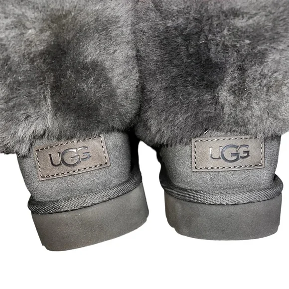 UGG CLASSIC MINI FLUFF BOOTIE - Picture 5 of 9
